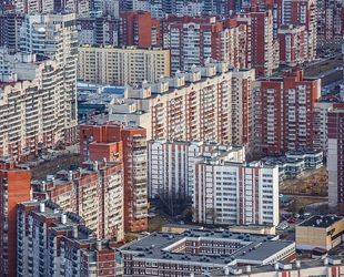 Средняя цена квартиры на «вторичке» снизилась в половине российских городов