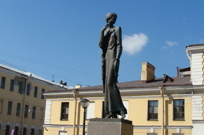 Памятник Ахматовой
