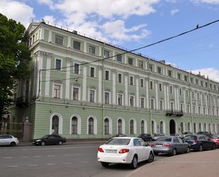 Распродажа на Миллионной. Два особняка в центре Петербурга могут стоить до 4 млрд рублей