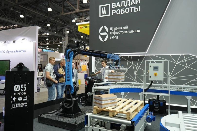 Щербинский лифтостроительный завод впервые представил конвейерную линию собственной разработки