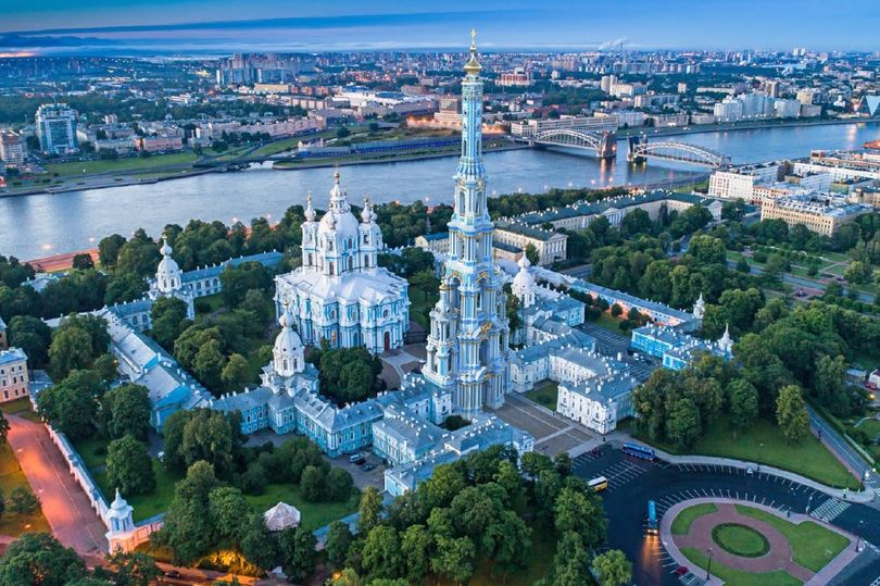 Колокольня в составе Смольного монастыря