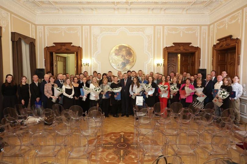 Строителям Петербурга вручили награды за труд