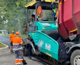По президентскому нацпроекту «Безопасные качественные дороги» продолжается ремонт улицы Розы Люксембург в Пскове