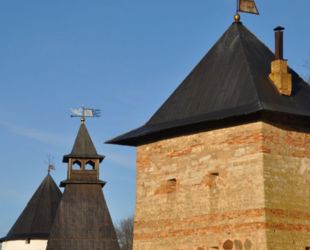 Продолжается реставрация Тарарыгиной башни в Псково-Печорском монастыре
