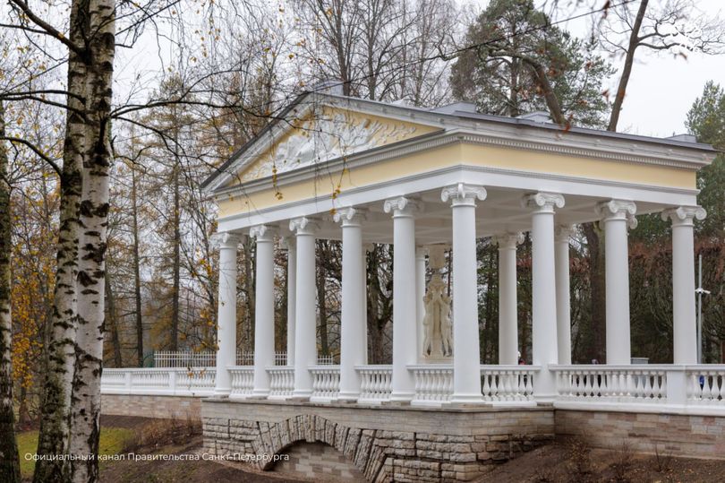 В музее-заповеднике «Павловск» завершили реставрацию павильона «Трёх граций»