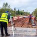 В Мошенском округе Новгородской области продолжается ремонт моста через реку Сухая