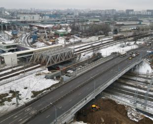 Устройство опор и пролетного строения нового путепровода ведется на пересечении МКАД с Алтуфьевским шоссе