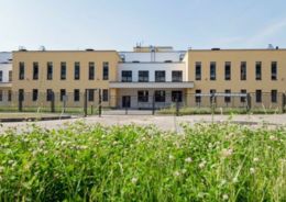 На проспекте Буденного в Петербурге возвели новую школу на 700 учеников 