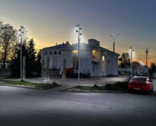 Устройство подсветки Вокзальной площади в Великом Новгороде продолжается