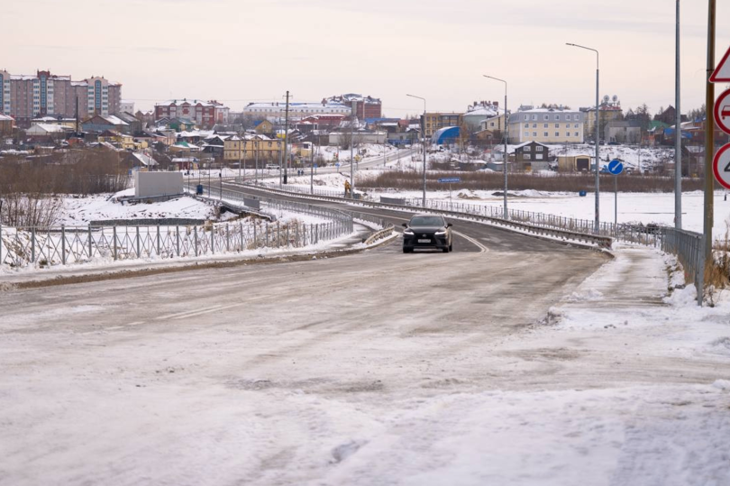 В Салехарде завершены работы по ремонту дамбы