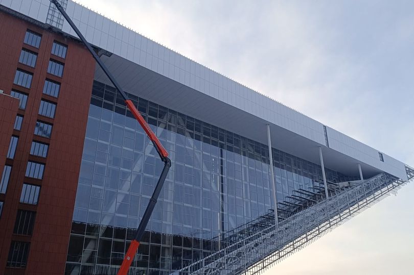 В Калининграде завершили оформление филиала Большого театра масштабными витражами