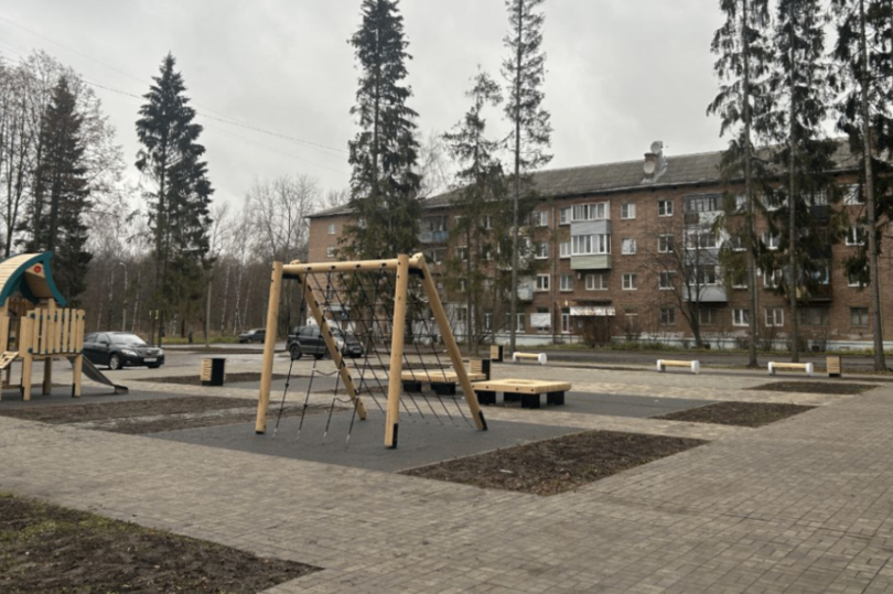 Завершено благоустройство территории у дома культуры «Гамма» в Ярославле