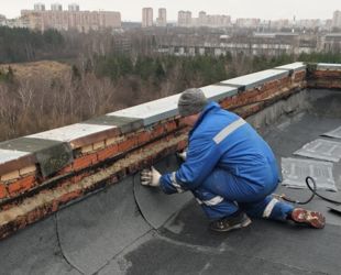 Еще 8 кровель и один потолок в квартире отремонтировали управляющие компании в Подмосковье
