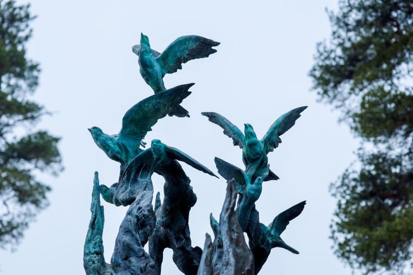 В Петербурге открыт памятник врачам и пациентам, погибшим от коронавирусной инфекции