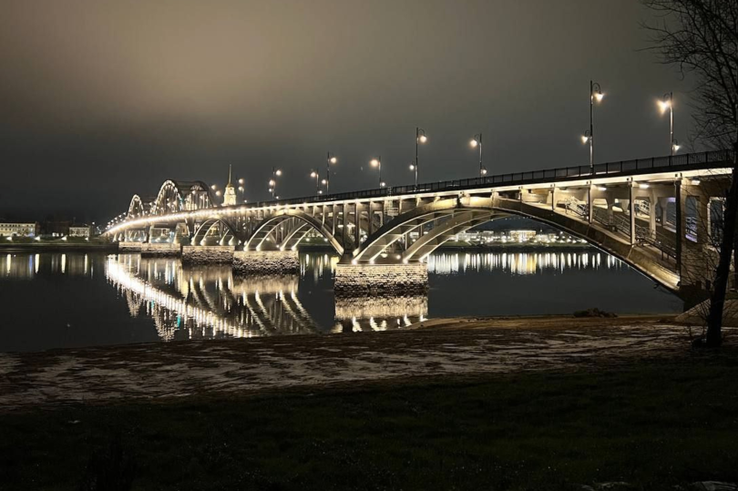 В Рыбинске завершаются работы по архитектурной подсветке Волжского моста