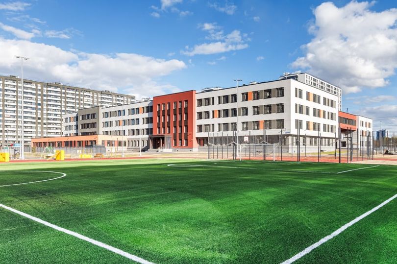 В Выборгском районе Петербурга введена в эксплуатацию новая школа на 1550 мест