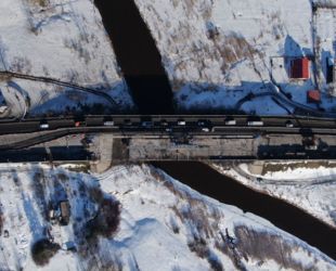 В Ленобласти приступили к монтажу нового пролетного строения моста через Ижору в составе трассы М-10 «Россия»