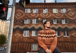 В Тюмени «одели» дом в гигантский свитер