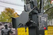 У проходной Вяземского машиностроительного завода в Смоленской области появился чугуннуй станочник