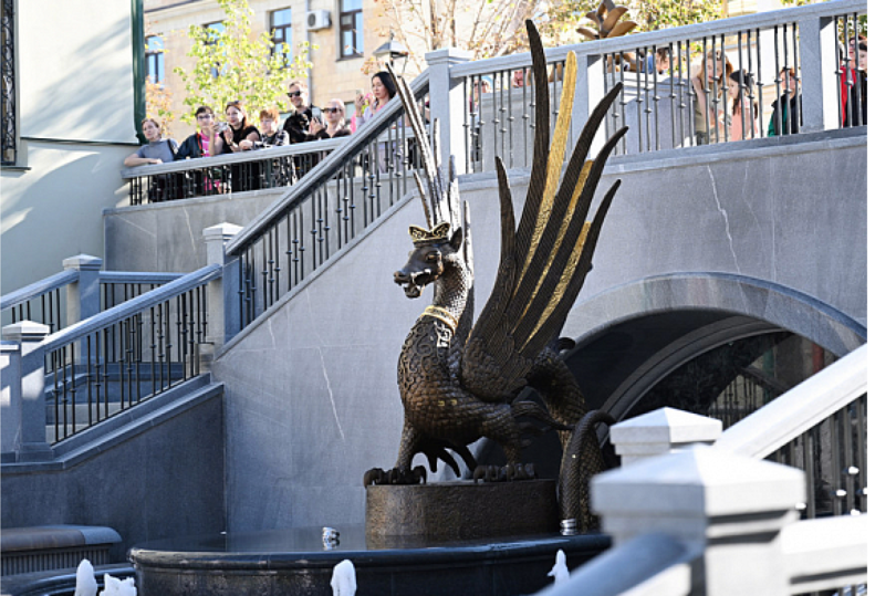 Символ герба Казани высотой в три метра установили в сквере на улице Миславского