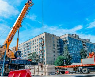 Теплоэнергетики обновили более двух километров труб на улице Есенина для надежного теплоснабжения 24 тысяч петербуржцев