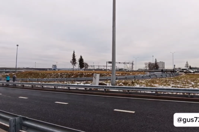 В Тюмени запустили движение по двум съездам транспортной развязки на пересечении улиц Мельникайте-Дамбовской