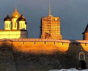 Началась реставрация Троицкого собора Псковского Кремля