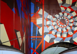 В Петербурге завершен монтаж панно в вестибюле станции новой Красносельско-Калининской линии «Путиловская»