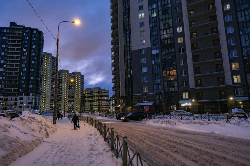 «Ленсвет» подключил к сетям новое освещение на Русановской улице в Петербурге