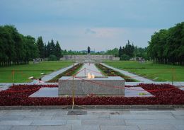 Вечный огонь на Пискаревском кладбище отреставрируют
