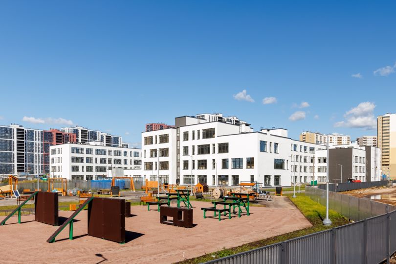 В поселке Бугры Ленинградской области досрочно введена в эксплуатацию школа в ЖК ЦДС «Новые Горизонты»