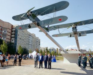 В Приморском районе открыли памятник авиаторам