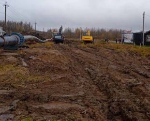 Вдоль Юрьевского шоссе в Великом Новгороде меняют водовод