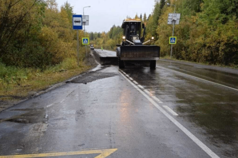 В Коми завершили ремонт подъезда к посёлку Ярега