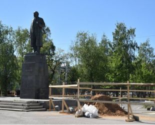 В Вологде начали реконструировать бульвар у памятника Ленину