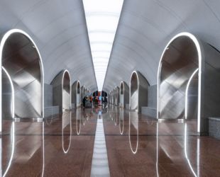 Платформу станции «Рижская» БКЛ в Москве украсят 16 светящихся арок-порталов