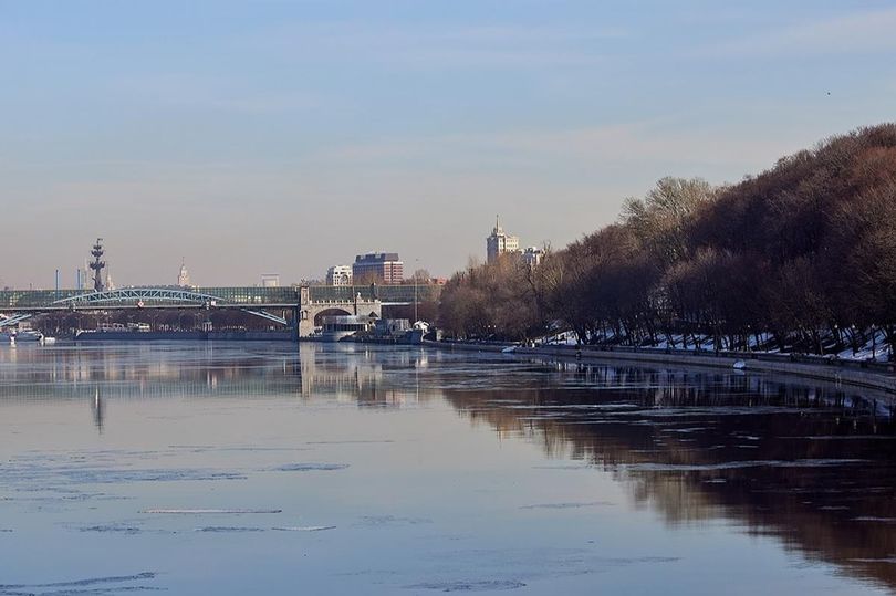 Два причала на Пресненской и Андреевской набережных обновят в Москве к началу летней навигации