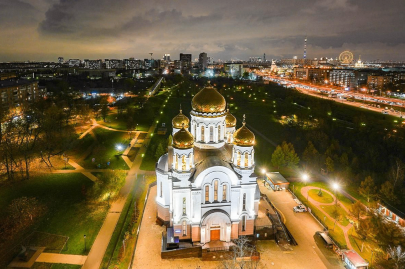 Храм Святых Равноапостольных Мефодия и Кирилла в Москве получил архитектурную подсветку