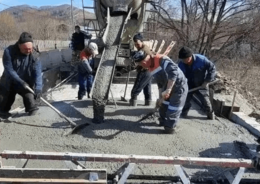 В туристическом районе Алтайского края ремонтируют мост по нацпроекту