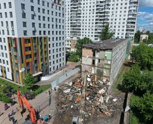 25 жилых домов в столице строятся на месте снесенных по программе реновации