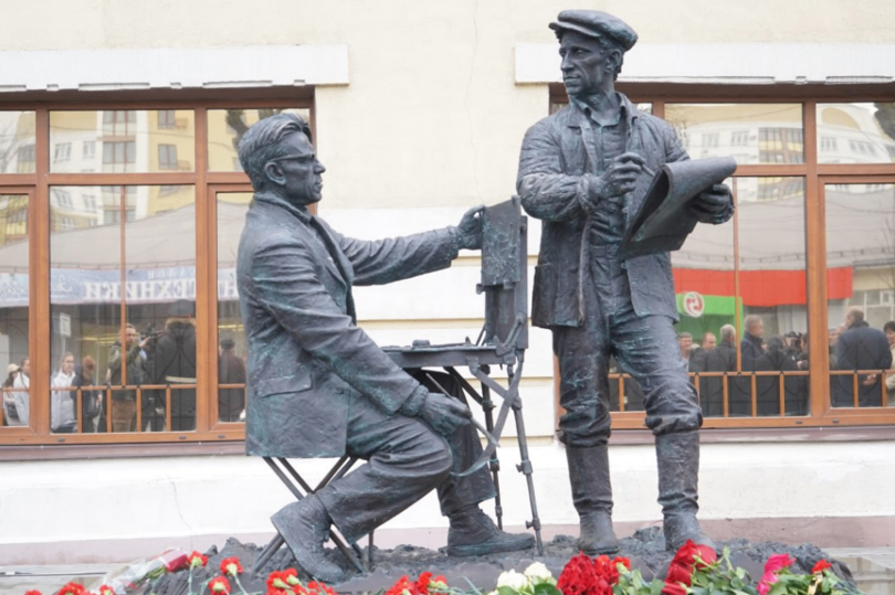 На улицах Брянска вновь рисуют картины братья Ткачевы