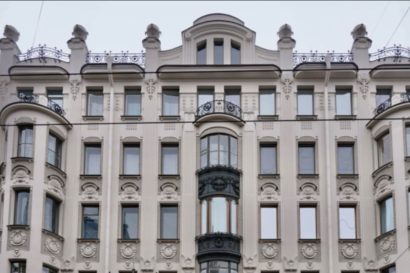 Лицевой фасад дома Екимова на Кирочной, 6 в Петербурге освобождён от лесов