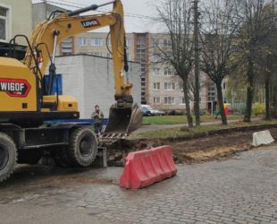 На одной из старейших улиц Советска брусчатку меняют на асфальт