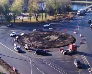 В Пскове начался ремонт на площади Героев-Десантников