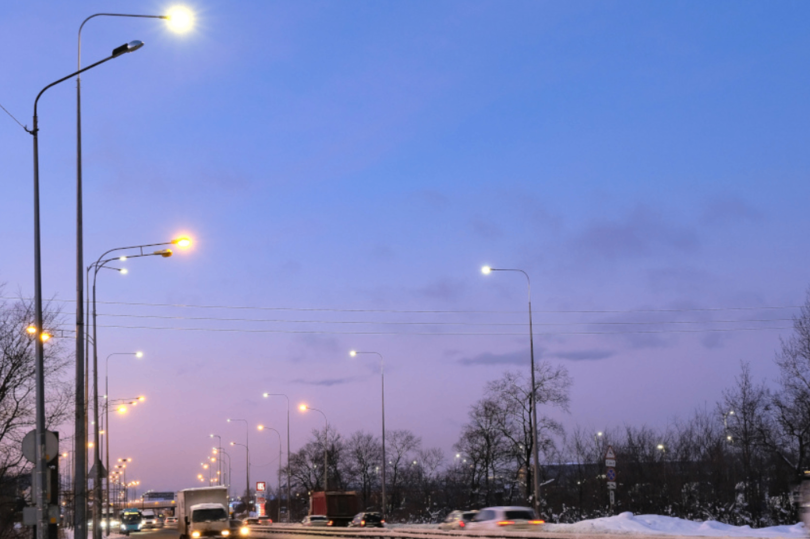 10 километров федеральной трассы М-10 в Пушкинском районе Петербурга получили современное освещение