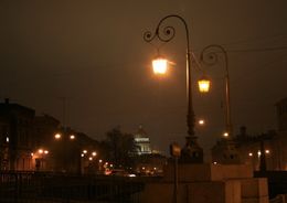 В Петроградском районе отремонтируют наружное освещение