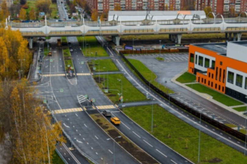Специалисты ввели в эксплуатацию новый участок Яхтенной улицы в Петербурге