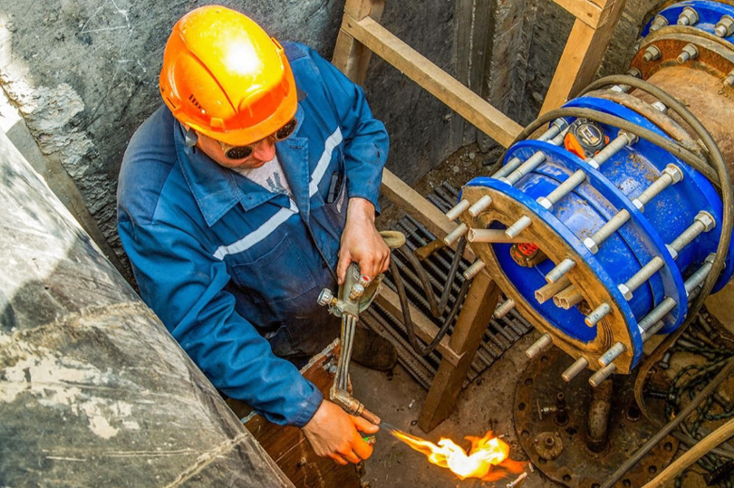 Более пяти километров сетей водоснабжения и водоотведения реконструировали в Краснопахорском районе Москвы