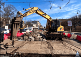 В Петербурге на Троицкой и Суворовской площадях идет ремонт трамвайного полотна