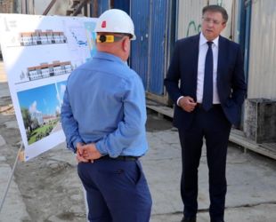 Строительство детского сада на 320 мест в Шушарах проинспектировал глава администрации Пушкинского района